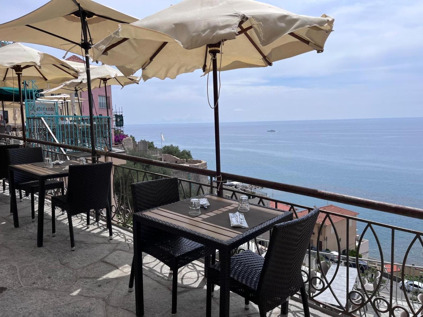 La Finestra Sul Borgo Bed & Breakfast Cervo Exterior foto