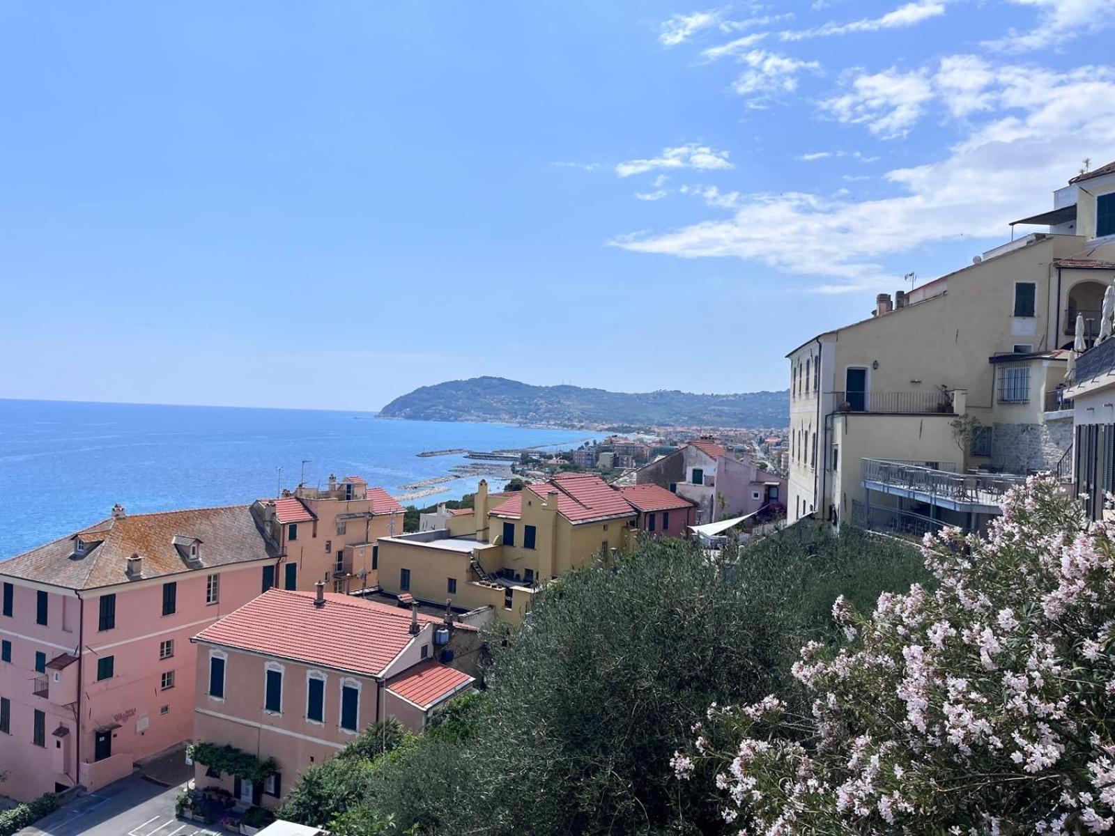 La Finestra Sul Borgo Bed & Breakfast Cervo Exterior foto