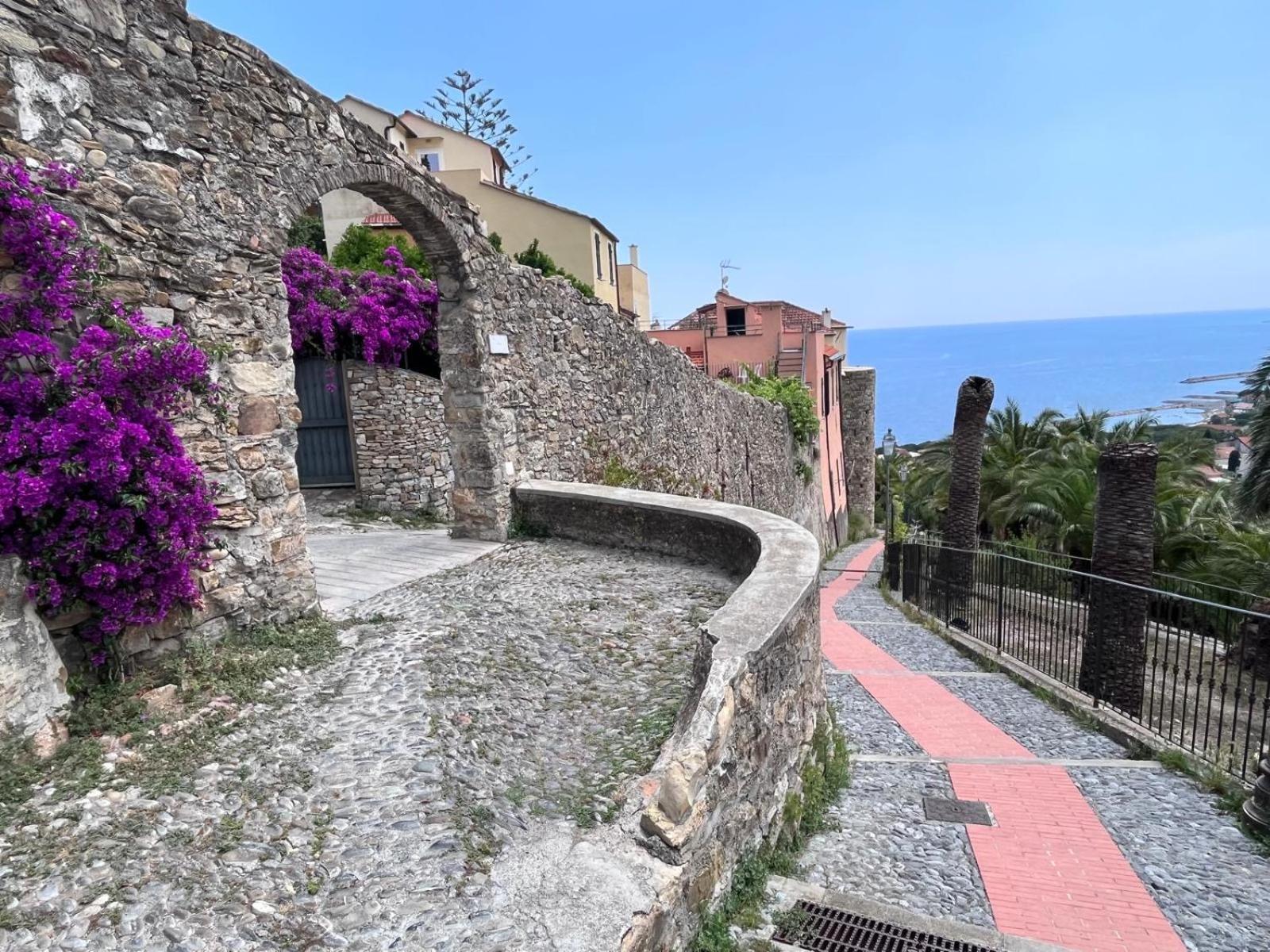 La Finestra Sul Borgo Bed & Breakfast Cervo Exterior foto